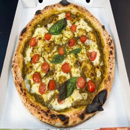 The Tomato Pesto Pizza 
