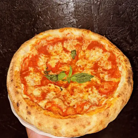 Vinnie's Classic Margherita Pizza 